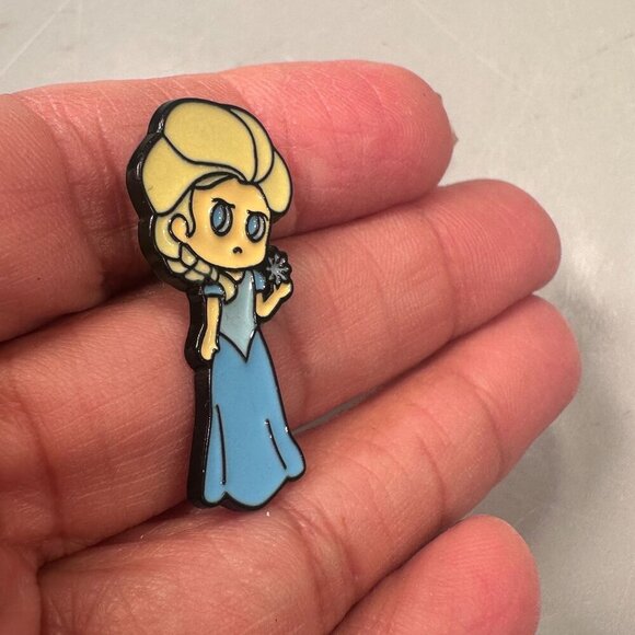Queen Elsa Frozen Lapel Pin Snow Kawaii Badge Jewelry Accessories Pin - Picture 3 of 7
